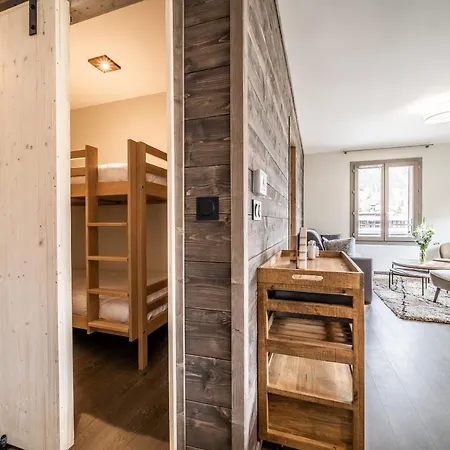 Kalmia - By Emerald Chamonix