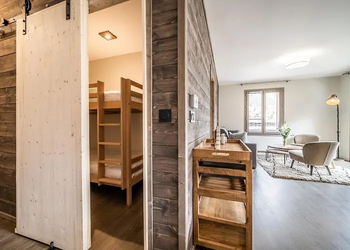 Kalmia - By Emerald 霞慕尼